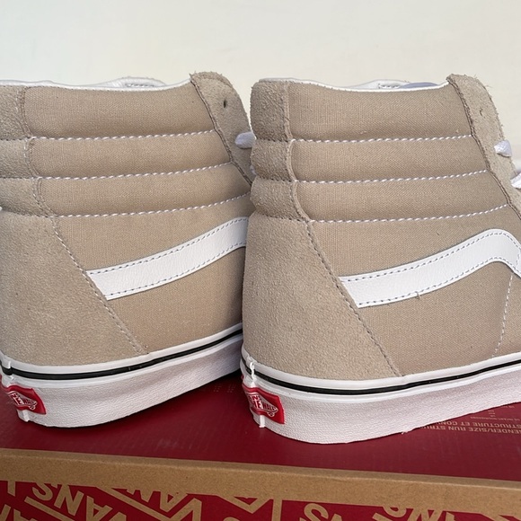 Vans Men’s Sk8-Hi
Color Theory French Oak
VN0005U9BLL
Sneakers - Picture 14 of 16